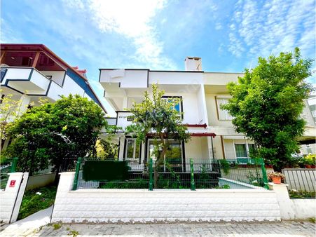 Adıgüzelden Altınkumun Göbeğinde Devasa Güzellikte 6+1 Villa