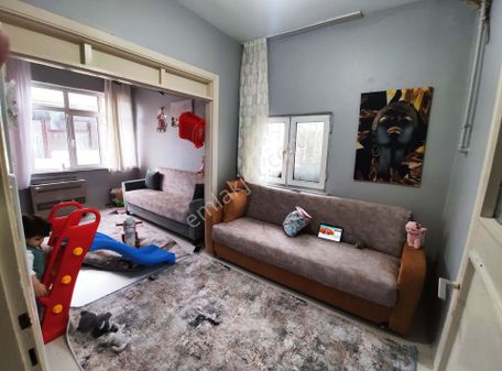 Eyüp Nişanca 1+1 / 60m2 / 3.kat ( Arakat ) / Çift Cephe Açık / Çok Merkezi Konumda