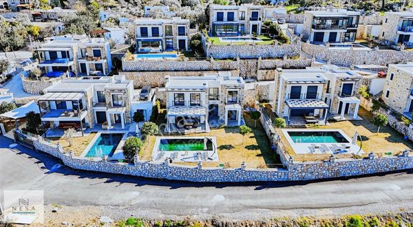 Bodrum Cennetkoy'da Denize Yakın Satılık 3+1 Havuzlu Villa