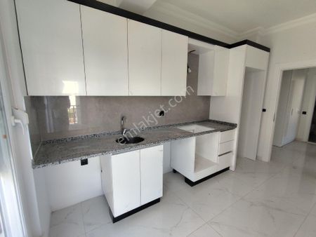 Camlibel Mah.2+1 Herseyi Ayri Asansorlu Caddeye Yaklaşık N Daire