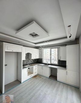 Van İpekyolu Cumhuriyet Mahallesi 'nde İlhami Çakırtaş Emlak A.ş'den Merkezde Yeni Yapı 3+1