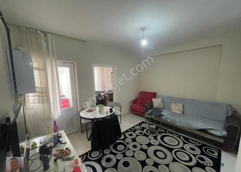 Satılık 1+1 Masrafsız Cephesi Açık Kombili Balkonlu