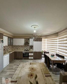 Van İpekyolu Selimbey Mahallesin'de İlhami Çakırtaş Emlak A.ş'den Geniş Kullanışlı Satılık 3+1