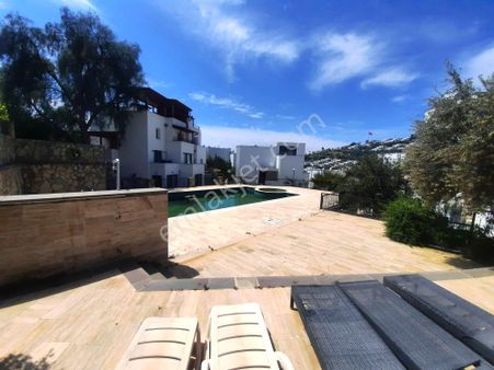 Bodrum Merkez Oasis Civarı – Satılık 3+1 Bahçe Dubleksi 