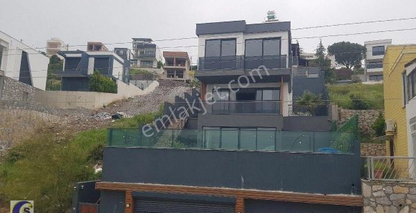 Bodrum Boğaziçınde Deniz Manzaralı, Mustakıl Havuzlu, Kapalı Otoparklı ,asansörlü Villa,