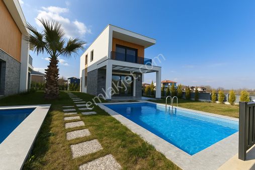 Kuşadası Güzelçamlı Özel Havuzlu 3+1 Satılık Villa