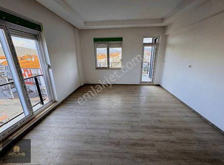 Atlas Emlak'tan Karşıyaka Mah. Satılık 3+1 Geniş Daire