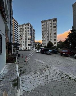 Zeniten Yüzüncüyilda Dis Hastanesi Civarinda Satlik Daire