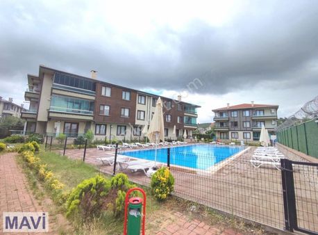 Aziziye'de Havuzlu Kombi Petekli Cam Balkonlu Eşyalı Arakatdaire