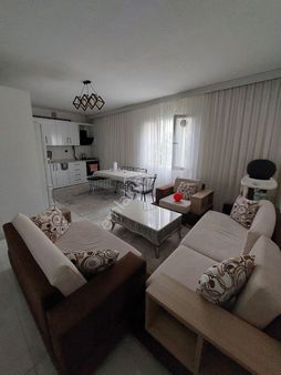 Bilge Emlaktan Çağdaş Mahalesınde Satılık 3.5 Katlı Müstakil Ev