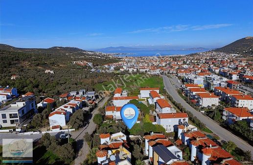 Yeni Foça Fevzi Çakmak'ta 367m2 25/50 Konut İmarlı Arsa