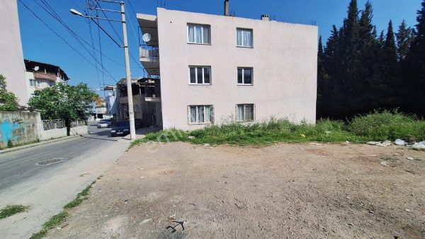 Karabağlar / Aydın Mah. 3 Katlı Komple Satılık Bina