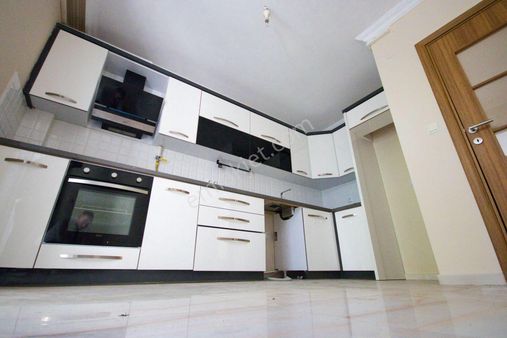 🛑🛑aktiften Akça'da Satılık Merkezi Konumda Ayrı Mutfaklı Harika Geniş 2+1 Daire