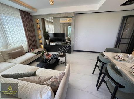 Cadde Üzerinde Ultra Lüks Full Sosyal Donatılı 5+1 Satılık Daire