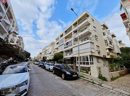 Karşıyaka Bostanlı Merkezi Lokasyonda, Satılık 3+1 Daire