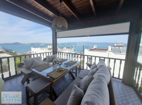 Özel Plajı Sitede 4+1 Satılık Tripleks Villa