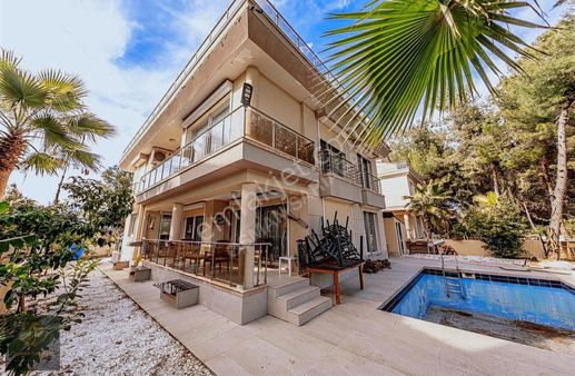 Döşemealtı Nebiler Mah.doğa İle Baş Başa 520 M2 Havuzlu Villa