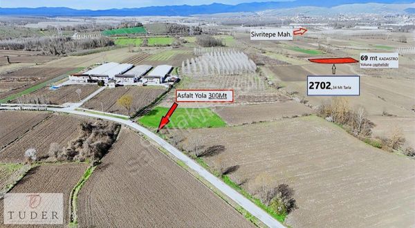 Sakarya Hendekte Aşağı Çalıca Mahallesinde Resmi Yolu Olan Tarla