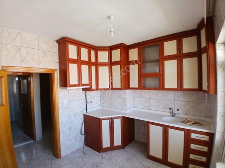 Akçay Emlak'tan Akşehir İstasyon Mahallesinde Bakımlı Satılık 3+1 Daire