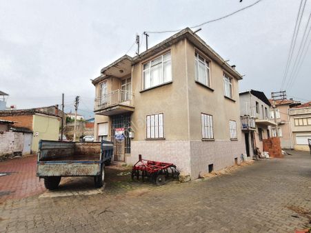 Kemalpaşa Armutlu Merkezde Satılık 2 Katlı Müstakil Ev