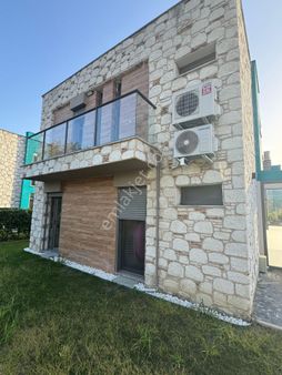 Kuşadası Güzelçamlıda Yeni Full Eşyalı Havuzlu Tek Müstakil 4+1