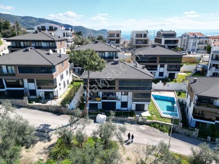 Ömür Emlak’tan Havuzlu Sitede Müstakil Bahçeli Sıfır Dublex