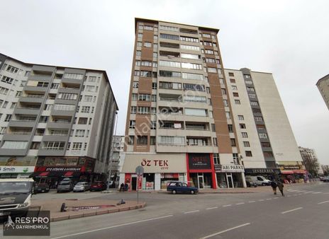 Sahabiye Mah. Erciyes Sit. Şehir Merkezinde 3+1 200 M² 3.kat