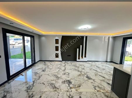 Seferihisar Tripleks Willa