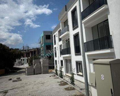 Girne Lapta'da Yenı Dağ Ve Deniz Manzaralı 1'nci Ve 2'nci Katlarda Satılık 2+1 Daireler !!