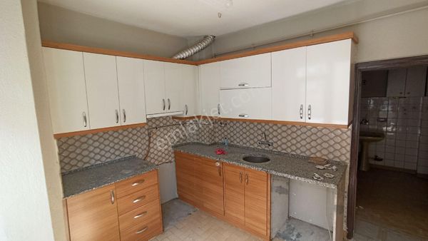 Pirimehmet Mahallesi'nde Meydan Avm Ye Yakın Ara Katta Kombili Daire