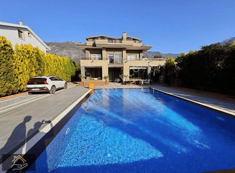 Karlık Gayrimenkulden Ovacıkta Satılık 7+1 Lüx Villa