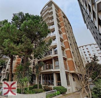 Suadiye Bağdat Caddesine Çok Yakın Katta Tek 250m2 4+1 Satılık.
