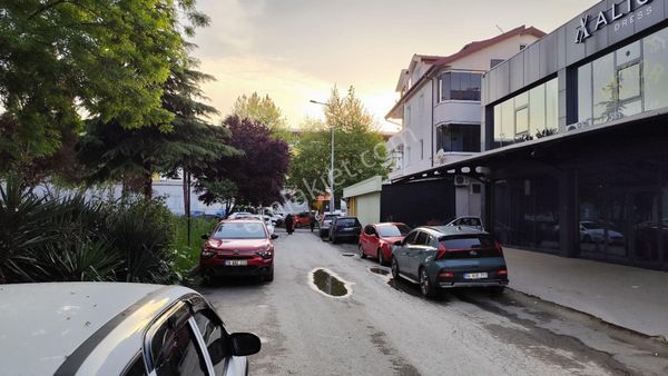 Serdıvan Avm'ye Yalnızca 70 Metre Uzaklıkta,yüksek Tavanlı Ofis!