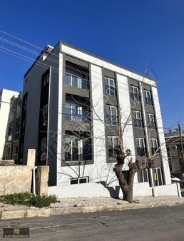 Kızılay Mahallesinde 2+1 Bahçeli Köşe Konumda Giriş Kat Daire