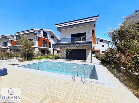 Plaja 250m Mesafede 400 M2 Arsa Payına Sahip Lüks Müstakil Villa