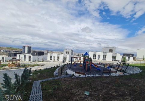 Rüya'dan Bağlıca'da Zirve Cad Yolu Üzerinde Kaçmaz Fırsat 6+1natamam Villa Acil Satılıkta