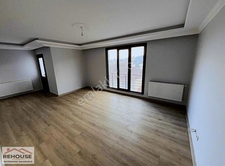 Sultanbeyli Fatih Mah 3+1 125 M2 Ön Cephe Arakat İskanlı 3.kat