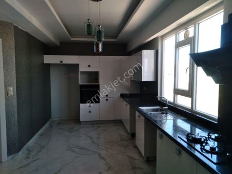 Merkezi Konumda 5 Oda Kiralık