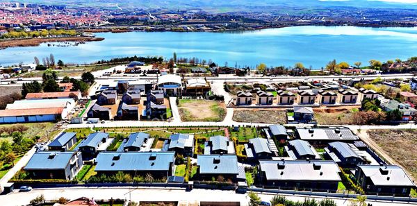 312 | Terrace Mogan Bahçe Kullanımlı Göl Manzaralı Satılık 6+1