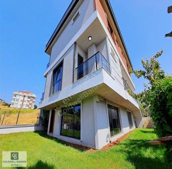 [beylikdüzü Yaşam Vadisine Komşu Ikı 6+1 Lüks Satılık Villalar]