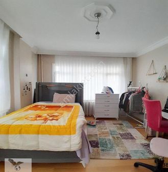 Avcılar D.köşklerde 2+1 Asansörlü Ara Kat Satılık