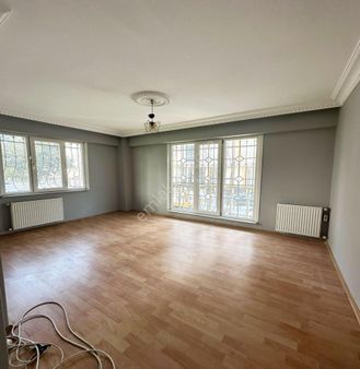 Metrobüs Durağının Dibinde Dev Daire