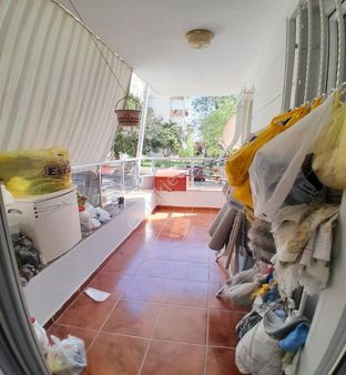 Avcılar Ambarlıda 3+1 Asansörlü Ara Kat Daire