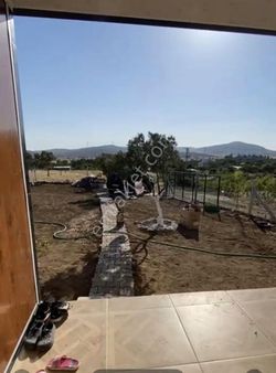 İzmir Aliağa Helvacı Mah,si'de İçinde Konteyner Olan 405m² Tarla