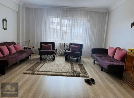 Eskişehir Merkez'de Çarşı İçi 4+1 Asansörlü