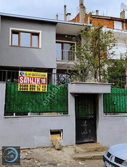 Yüzbaşı Şerafettin Mahallesi'nde Satılık İki Katlı Müstakil Ev