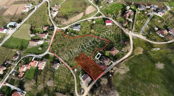 Kayalarmemduhiye De Satılık Yol Cepheli Bahçe