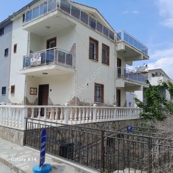 Kuşadasında Muhteşem Konumda 4 Kat Harıka Konumda Villamız Satılıktır.