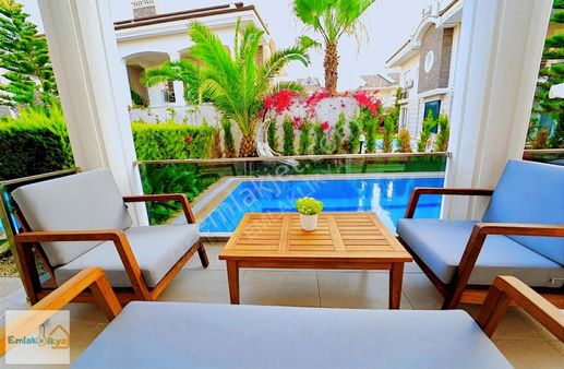 Emlaklikya 'dan Çalış Plajı'na 200m, Havuzlu Saunalı 5+1 Villa