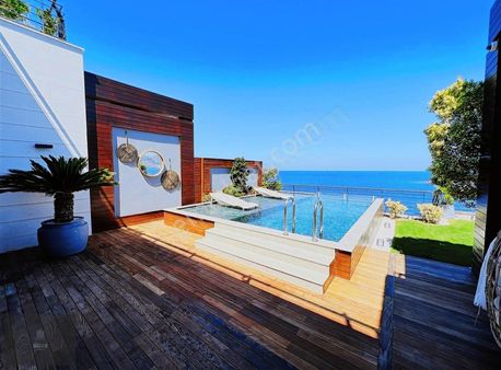 Yalıkavak Tilkicik Koyunda Denize Sıfır Sitede Satılık Villa